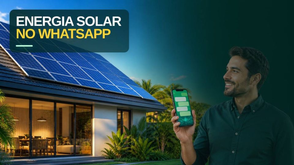 Capa: casa com painéis solares, título Energia Solar no WhatsApp e homem segurando celular com conversa.